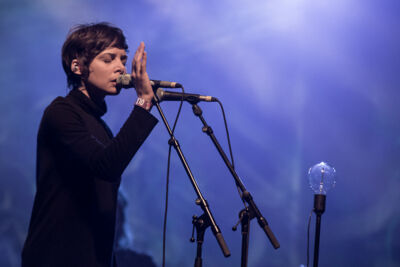 Melanie De Biasio @ OLT Rivierenhof, picture 12, photographed by Walter Grimm - FrontView Magazine