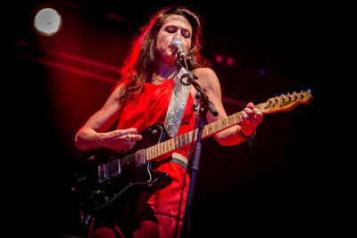 Joan As Police Woman @ M-idzomer 2014, picture 10, photographed by Elke Briers - FrontView Magazine