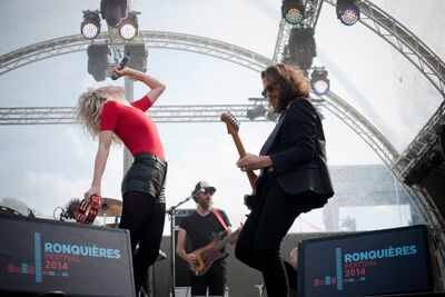 Hollysiz @ Ronquières Festival 2014, picture 5, photographed by Magali Decamps - FrontView Magazine