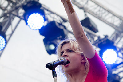 Hollysiz @ Ronquières Festival 2014, picture 11, photographed by Magali Decamps - FrontView Magazine