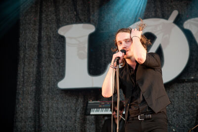 Julien Doré @ Ronquières Festival 2014, picture 1, photographed by Magali Decamps - FrontView Magazine
