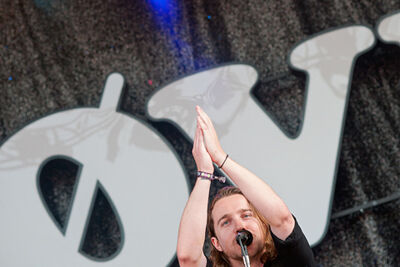 Julien Doré @ Ronquières Festival 2014, picture 7, photographed by Magali Decamps - FrontView Magazine