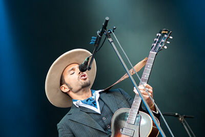 Yodelice @ Ronquières Festival 2014, picture 13, photographed by Magali Decamps - FrontView Magazine