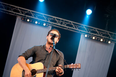 Bastian Baker @ Ronquières Festival 2014, picture 4, photographed by Magali Decamps - FrontView Magazine