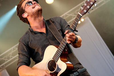 Bastian Baker @ Ronquières Festival 2014, picture 14, photographed by Magali Decamps - FrontView Magazine