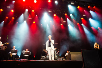 Bart Kaëll @ Summer Swing, picture 1, photographed by Dimitri Vanlommel - FrontView Magazine