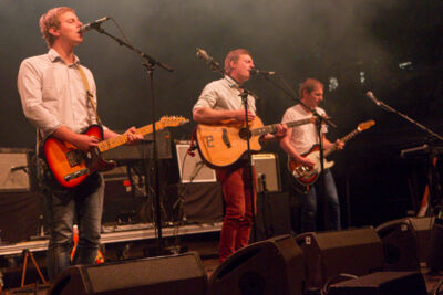 Girls in Hawaii @ Openluchttheater Rivierenhof, picture 11, photographed by FrontView Magazine