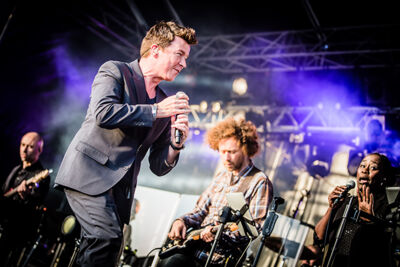 Rick Astley @ Nostalgie Beach Festival 2014, foto 15, foto's door Elke Briers - FrontView Magazine
