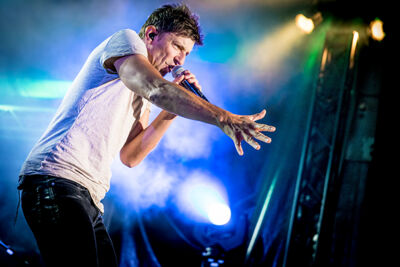 Clouseau @ Stadsfestival Ieper, picture 12, photographed by Elke Briers - FrontView Magazine