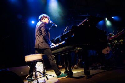 Jamie Cullum @ Rivierenhof, picture 10, photographed by Tom Stessens - FrontView Magazine