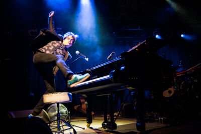 Jamie Cullum @ Rivierenhof, picture 14, photographed by Tom Stessens - FrontView Magazine