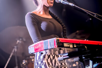 Billie Kawende @ Maanrock 2014, picture 3, photographed by Elke Briers - FrontView Magazine