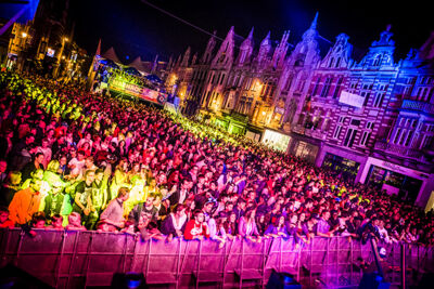Feest podium - dag 1 @ Maanrock 2014, foto 9, foto's door Elke Briers - FrontView Magazine