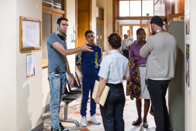 Setbezoek verfilming: "Black" @ Colignonplein Schaarbeek, foto 7, foto's door Guy Danneels - FrontView Magazine