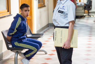 Setbezoek verfilming: "Black" @ Colignonplein Schaarbeek, foto 10, foto's door Guy Danneels - FrontView Magazine