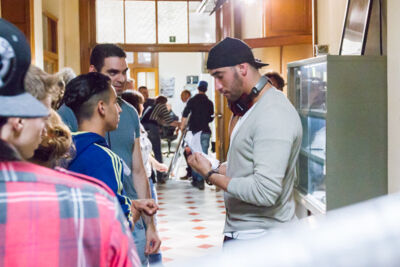 Setbezoek verfilming: "Black" @ Colignonplein Schaarbeek, foto 13, foto's door Guy Danneels - FrontView Magazine