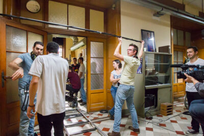 Setbezoek verfilming: "Black" @ Colignonplein Schaarbeek, foto 36, foto's door Guy Danneels - FrontView Magazine