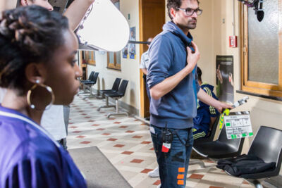 Setbezoek verfilming: "Black" @ Colignonplein Schaarbeek, foto 82, foto's door Guy Danneels - FrontView Magazine