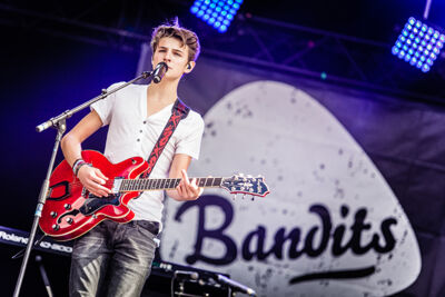 Bandits @ Maanrock 2014, foto 19, foto's door Elke Briers - FrontView Magazine