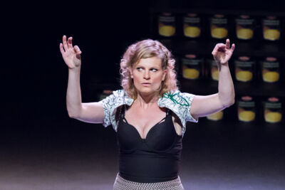 Nele Goossens: " 't Zal wel zijn " @ Fakkelteater, picture 41, photographed by Guy Danneels - FrontView Magazine