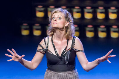 Nele Goossens: " 't Zal wel zijn " @ Fakkelteater, picture 44, photographed by Guy Danneels - FrontView Magazine