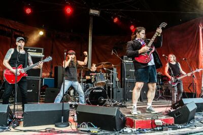 Iese Daase @ OlensFest 2014, picture 5, photographed by Edwin Houdevelt - FrontView Magazine