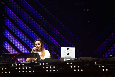 DJ Lady S @ Urbanice, picture 1, photographed by James Van Roosbroeck - FrontView Magazine