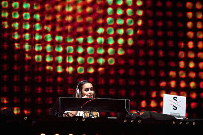 DJ Lady S @ Urbanice, picture 5, photographed by James Van Roosbroeck - FrontView Magazine