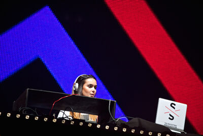 DJ Lady S @ Urbanice, picture 6, photographed by James Van Roosbroeck - FrontView Magazine