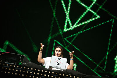 DJ Lady S @ Urbanice, picture 12, photographed by James Van Roosbroeck - FrontView Magazine