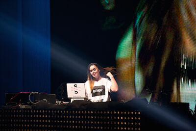 DJ Lady S @ Urbanice, picture 15, photographed by James Van Roosbroeck - FrontView Magazine