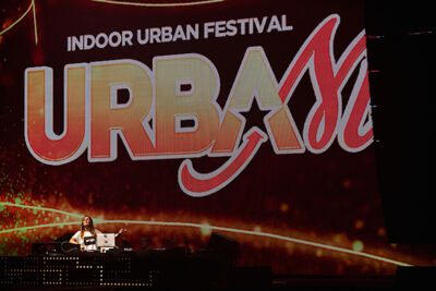 DJ Lady S @ Urbanice, picture 20, photographed by James Van Roosbroeck - FrontView Magazine