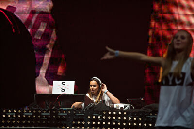 DJ Lady S @ Urbanice, picture 23, photographed by James Van Roosbroeck - FrontView Magazine