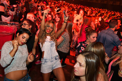 Sfeerbeelden @ Urbanice, picture 15, photographed by James Van Roosbroeck - FrontView Magazine