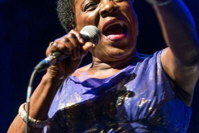 Sharon Jones & The Dap-Kings @ Het Depot, picture 7, photographed by Jan van Hecke - FrontView Magazine