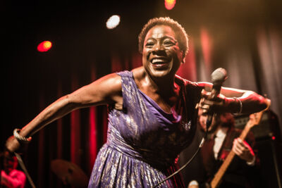 Sharon Jones & The Dap-Kings @ Het Depot, picture 10, photographed by Jan van Hecke - FrontView Magazine