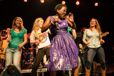 Sharon Jones & The Dap-Kings @ Het Depot, picture 14, photographed by Jan van Hecke - FrontView Magazine