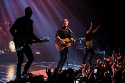 Bastian Baker @ Koninklijk Circus, picture 7, photographed by Elke Briers - FrontView Magazine