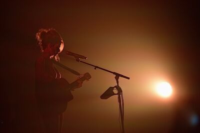 Selah Sue @ Cirque Royal, picture 2, photographed by Wim Patry - FrontView Magazine