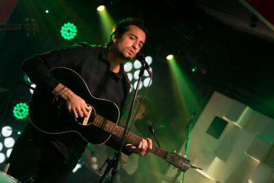 Dotan @ Qube QMusic, foto 1, foto's door Johan Van Buggenhout - FrontView Magazine
