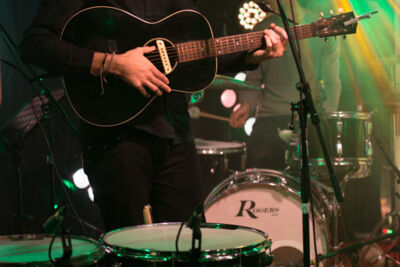 Dotan @ Qube QMusic, foto 3, foto's door Johan Van Buggenhout - FrontView Magazine