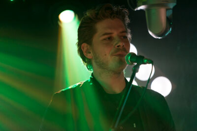 Dotan @ Qube QMusic, foto 5, foto's door Johan Van Buggenhout - FrontView Magazine