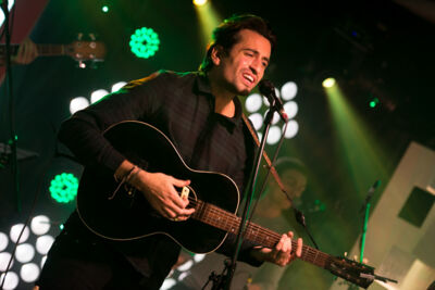 Dotan @ Qube QMusic, foto 7, foto's door Johan Van Buggenhout - FrontView Magazine