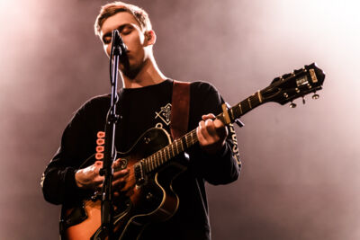 George Ezra @ Trix, picture 17, photographed by Tristan Herftijd - FrontView Magazine