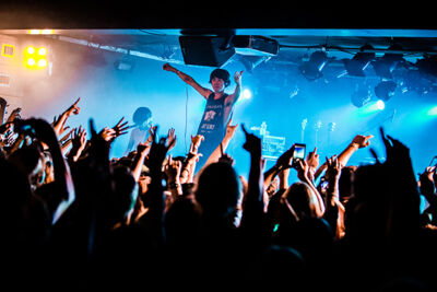 One Ok Rock @ Trix Club, picture 12, photographed by Elke Briers - FrontView Magazine
