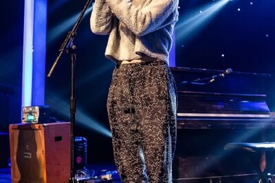 London Grammar @ The Qube - Zuiderkroon, picture 7, photographed by Edwin Houdevelt - FrontView Magazine