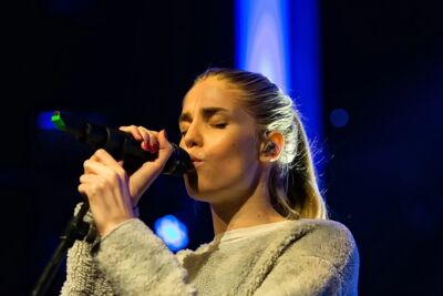 London Grammar @ The Qube - Zuiderkroon, picture 15, photographed by Edwin Houdevelt - FrontView Magazine