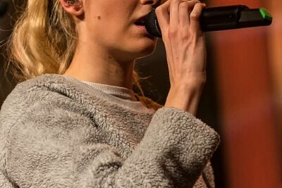 London Grammar @ The Qube - Zuiderkroon, picture 27, photographed by Edwin Houdevelt - FrontView Magazine
