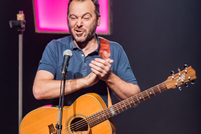Première "De Fun, De Hits" van Henk Rijckaert @ CC De Herbakker, picture 3, photographed by Jonas Wallecan - FrontView Magazine