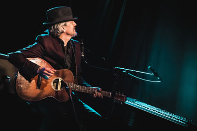 Grant-Lee Phillips & Howe Gelb @ Het Depot, picture 1, photographed by Elke Briers - FrontView Magazine
